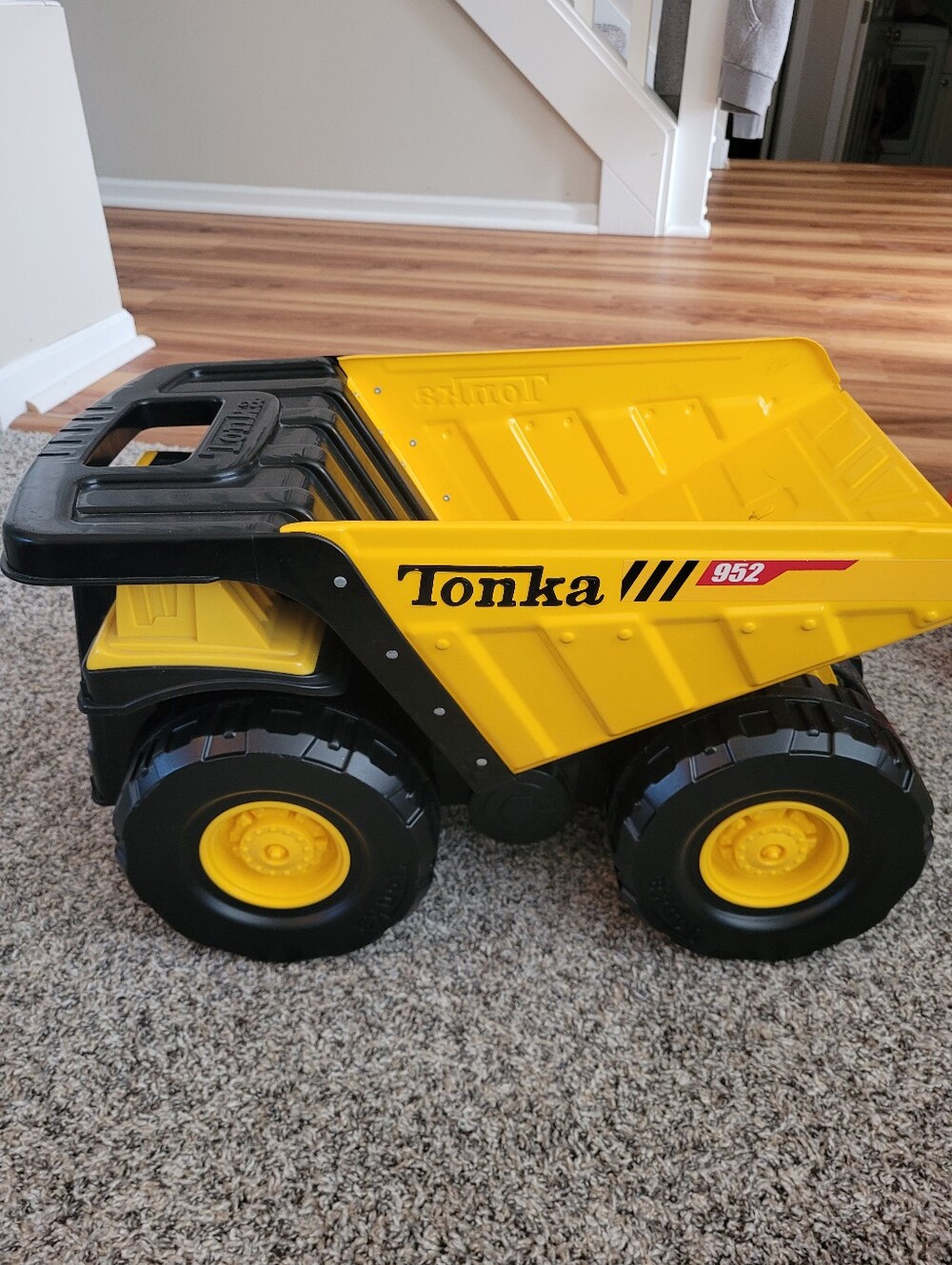 Tonka Toughest Mighty Dump Truck